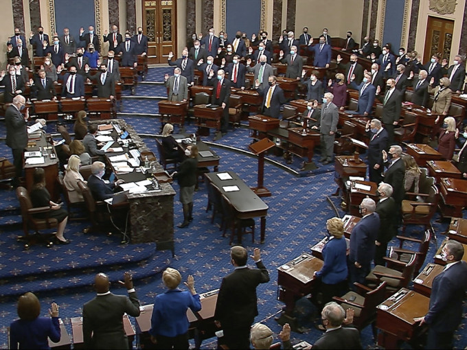 只有5名共和党议员倒戈），意味著参议院没有足够的三分之二票数。AP图片
