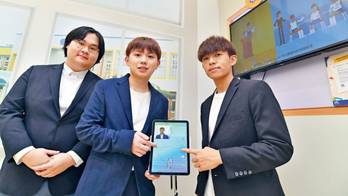 駿宙科技有限公司共同共同創辦人(右起)陳殷龍及馬玉駿，旁為多媒體合作夥伴唐山盟。