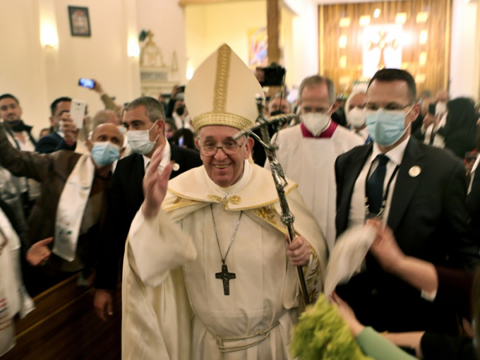 教宗在巴格达圣母救赎教堂主持了在当地的首场弥撒。AP