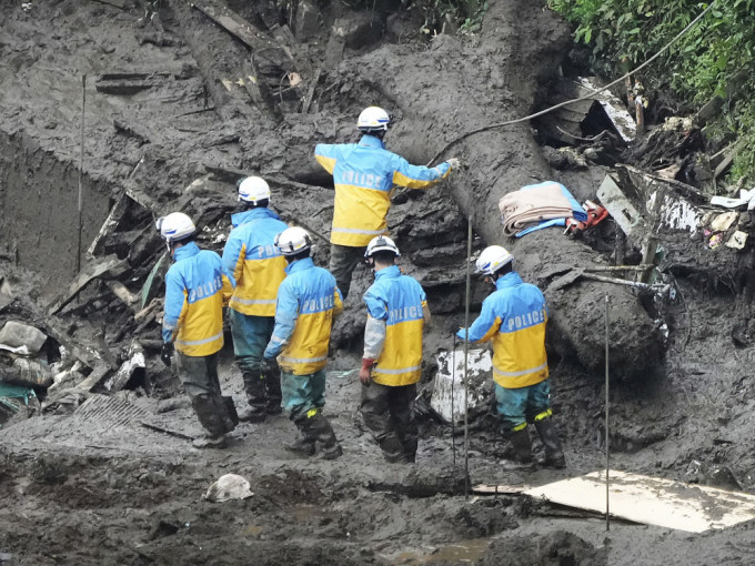 日本靜岡縣山泥傾瀉， 24人仍失蹤。AP圖