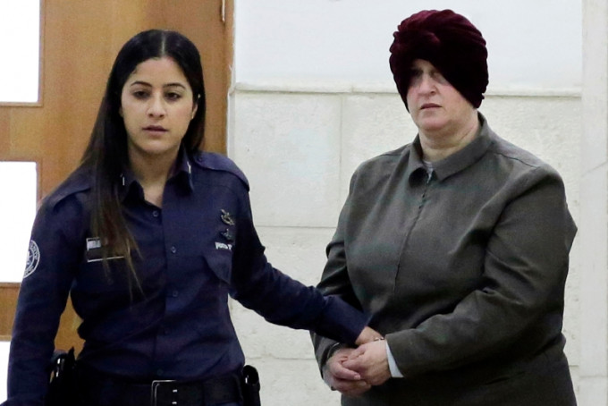 以色列人萊弗（右）被控在澳洲涉及74宗兒童性侵及性虐案，她在2008年潛逃回國，一直以精神病為由拖延出庭。AP