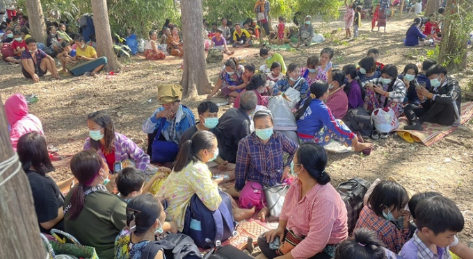 緬甸少數民族持續與政府軍衝突，有平民逃到泰國避難。AP圖片