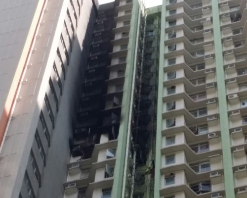 东涌逸东邨一单位起火。