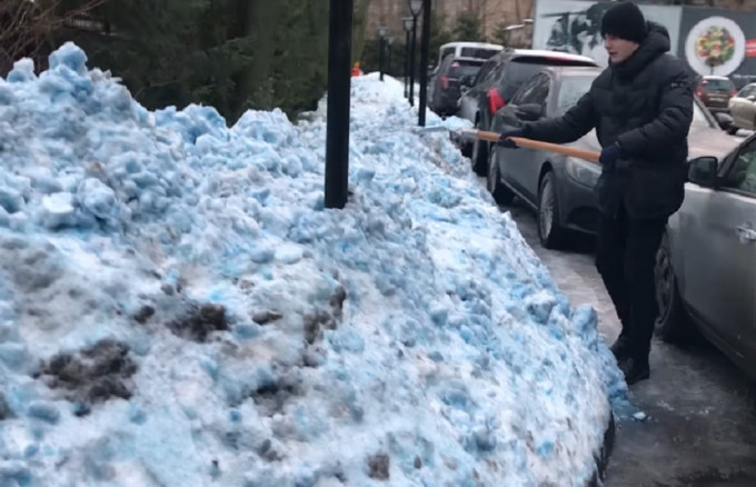 俄罗斯圣彼得堡天降蓝雪。网上图片