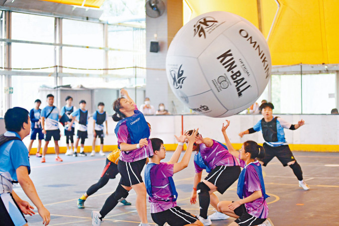 健球在2015年引入香港，由學界開始推廣。