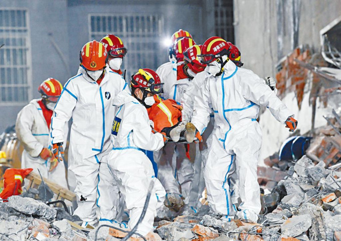 长沙塌楼事故结束救援，官方公布五十三人遇难。