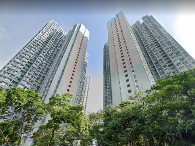 一名30岁女子从兴东邨兴康楼的天台堕下，当场死亡。google map图片