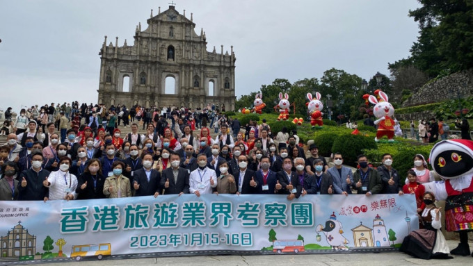 澳門旅遊局今日邀請香港旅遊業界一行14個商會共 40人到澳門考察。