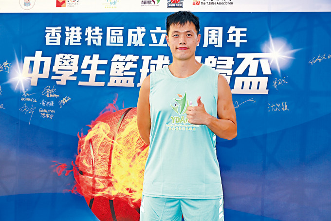 香港男子篮球队成员蔡龙德寄语年轻人要学习团队的重要性。