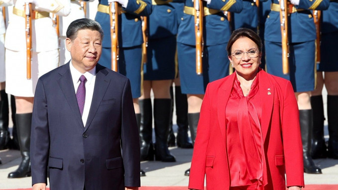 習近平與洪都拉斯總統卡斯特羅舉行會談。華春瑩推特