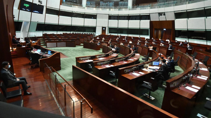 立法會三讀通過完善選舉制度條例草案。