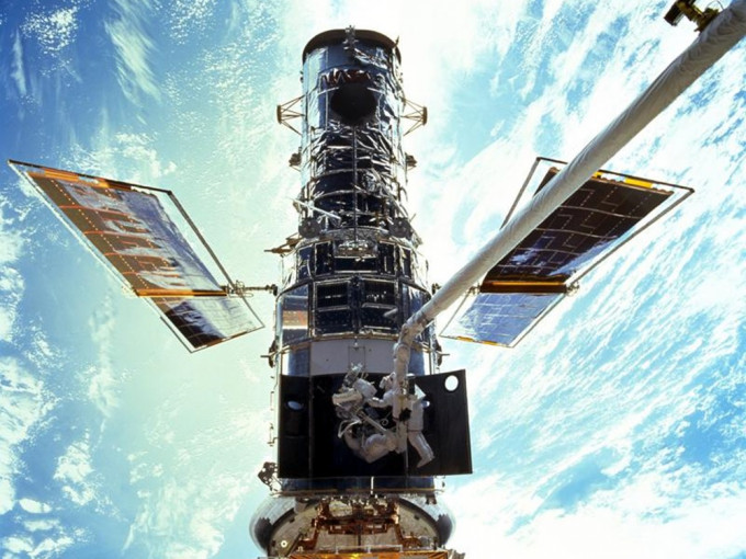 探索浩瀚宇宙超过30年的哈伯太空望远镜。美联社图片