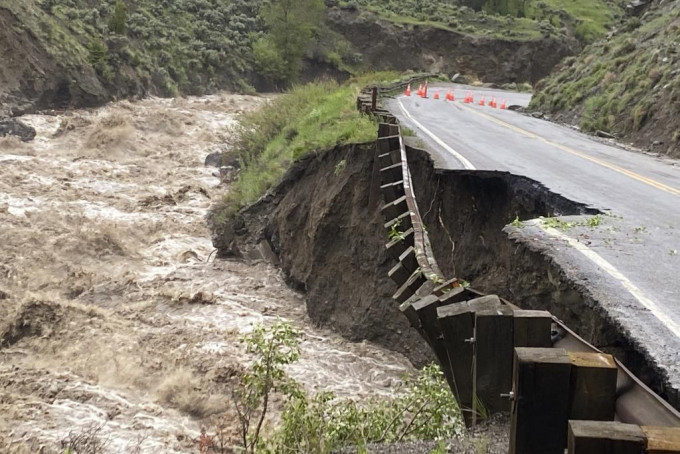 美國黃石國家公園被暴雨洪災重創。AP圖片