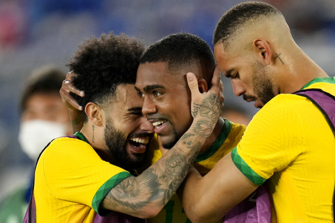 巴西成功在男子足球项目卫冕金牌。AP图片