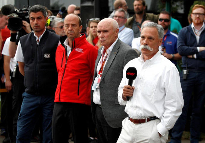 馬斯（左）因去年F1煞科戰阿布扎比最後一圈混戰，被問責下台。Reuters資料圖片