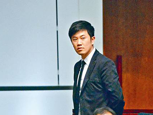 郑松泰被指行为不检点遭驱逐离开会议厅。  资料图片