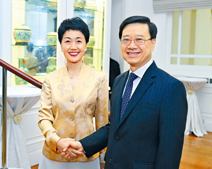 行政长官李家超感谢国家驻新加坡大使孙海燕，以及大使馆一直给予特区政府支持。