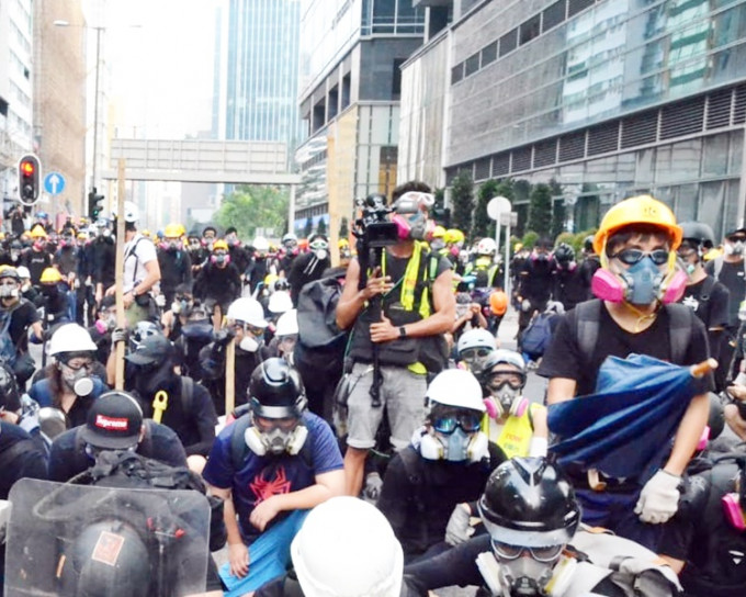 蒋丽芸建议政府禁止市民于非法游行集会或暴乱场面蒙面。资料图片