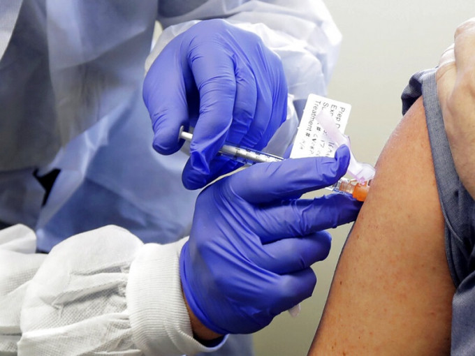 民調指超過70%加國人支持強制接種新冠疫苗。AP資料圖片