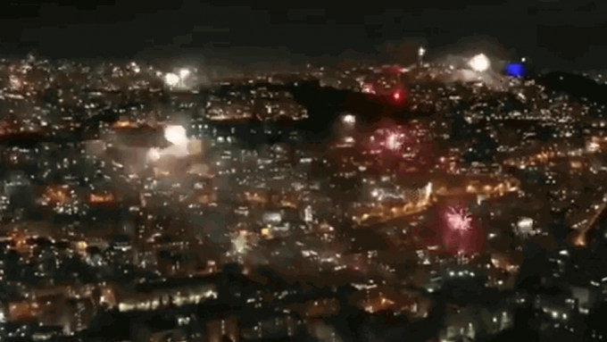 拿不勒斯的夜空，被著名的煙火淹沒。網上圖片
