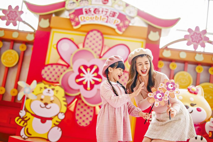 ●紅磡置富都會以「財源滾滾樂滿屋」作為主題,設有多個旺財場景,包括約3.6米高巨型幸運風車,除了打卡影相外,更可轉動風車,寓意風生水起,盆滿鉢滿。(置富Malls/fortunemalls.com.hk)