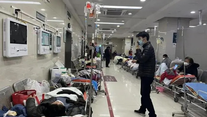 上海有医院急诊医生感染超八成，接诊量却达平时5倍，濒临崩溃。