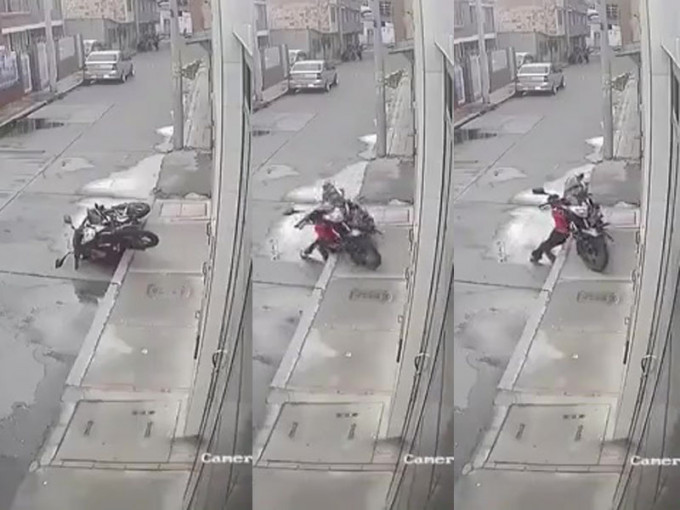 一名男童被傾倒的電單車，壓到身體「對摺」，場面相當驚悚。（網圖）