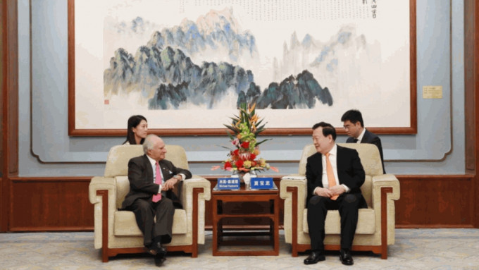 11月22日，國務院港澳事務辦公室主任夏寶龍在北京會見香港中電集團董事局主席米高．嘉道理一行。