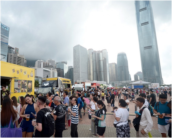 苏锦梁指，本港旅游业整体朝健康趋势发展，又认为美食车是有一定吸引力。