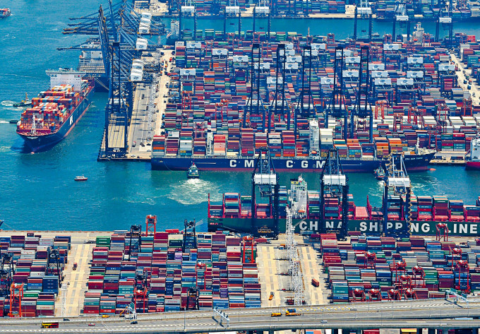 本港四月進出口繼續受壓，但較三月跌幅收窄。