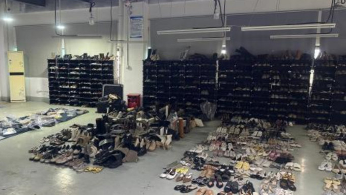 杭州市一间服装公司被离职员工偷走31个名牌手袋。网图