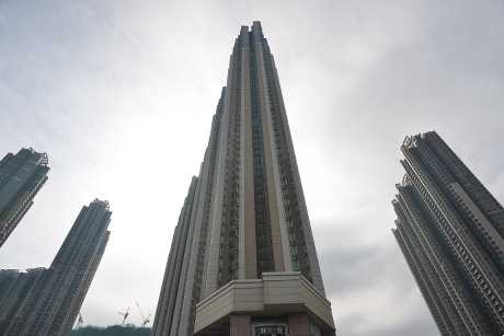 日出康城首都高层2房户，面积约518方尺。