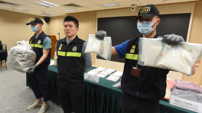 機場海關拘兩男檢250萬元毒品 分涉非洲泰國來港 偷運大麻可卡因