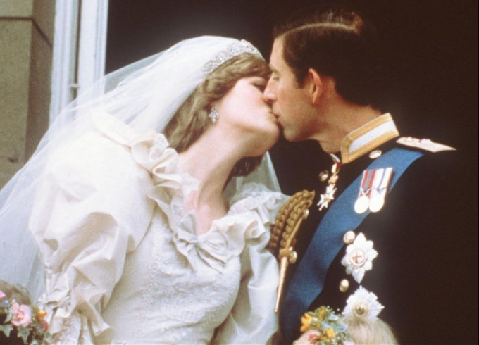 查理斯與戴安娜於1981年7月29日成婚。