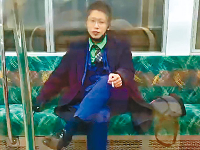 服部恭太承认自己是特意挑选在万圣节的电车车厢下手施袭。 （网上图片）