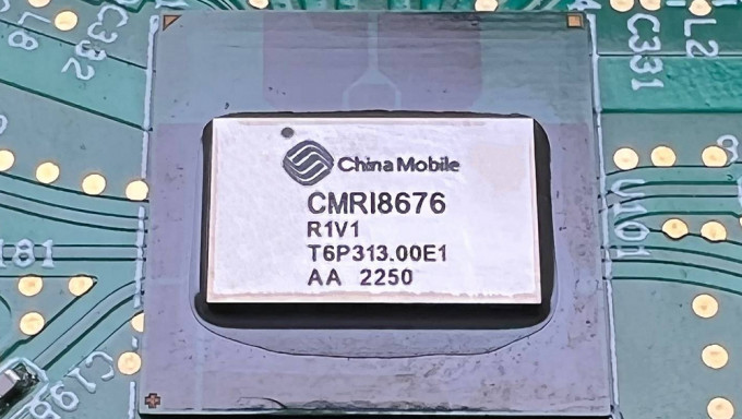中国移动成功研发首款商用可重构5G射频收发晶片。