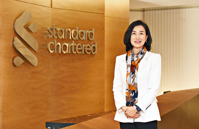 禤惠仪表示，渣打香港今年将新增300至500名新员工。