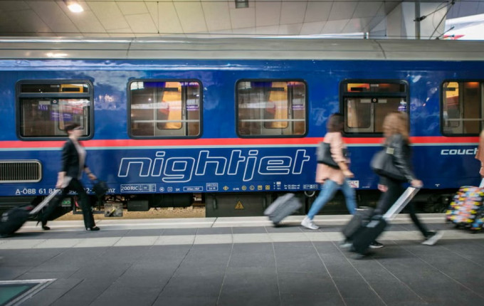 奧地利一列夜間火車穿過隧道時起火。Nightjet