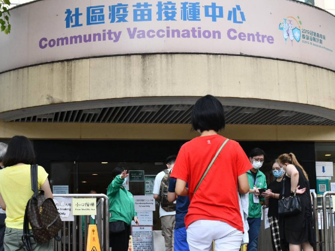 过去一日，共有约64,900人接种了疫苗。