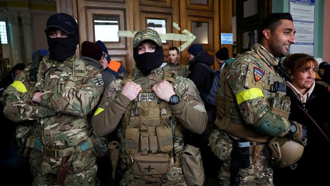 俄罗斯指，迄今先后有6956名「佣兵和武器专家」抵达乌克兰。资料图片