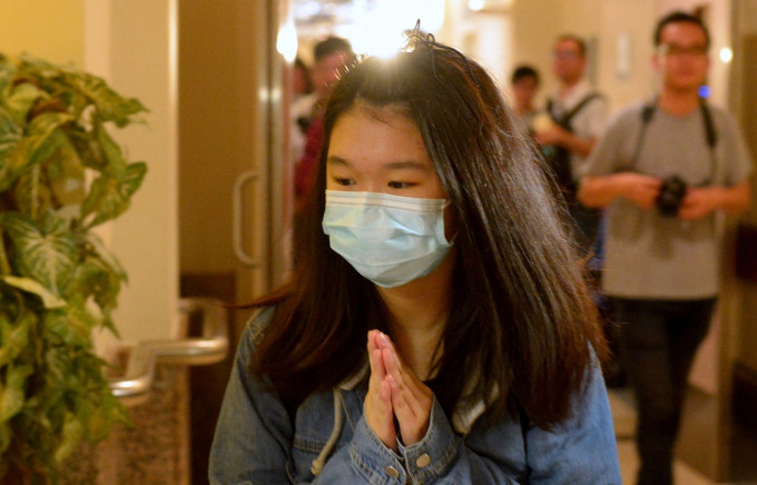 鄧桂思女兒Michelle中午再到醫院探望。資料圖片