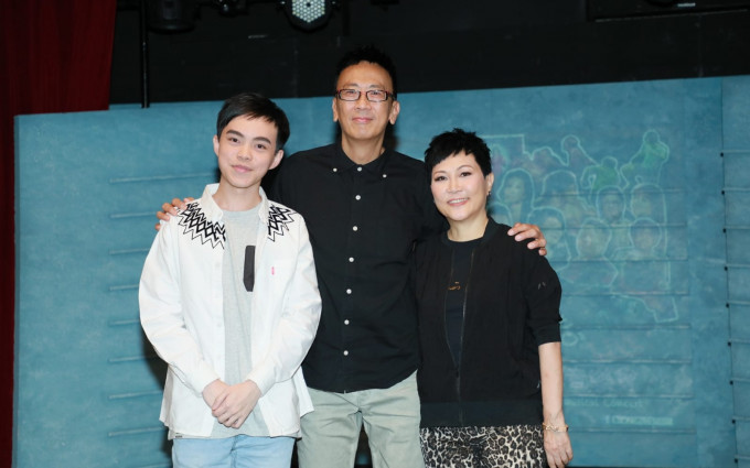 导演陈恩硕、陈洁灵及郑丹瑞出席《我们的青春日志》网上直播抗疫音乐会。