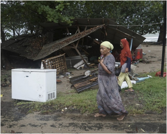 海嘯造成430座民房和9座酒店損毀。 AP