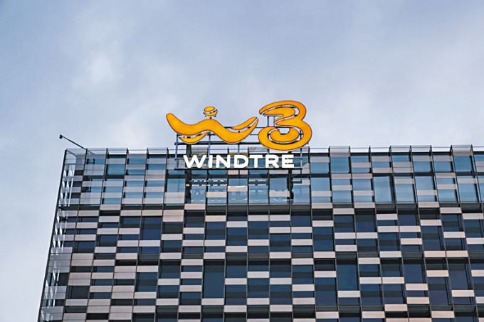 長和旗下意大利電訊商Wind Tre正考慮分拆其基礎設施資產，並將該組合的少數股權出售給金融投資者。