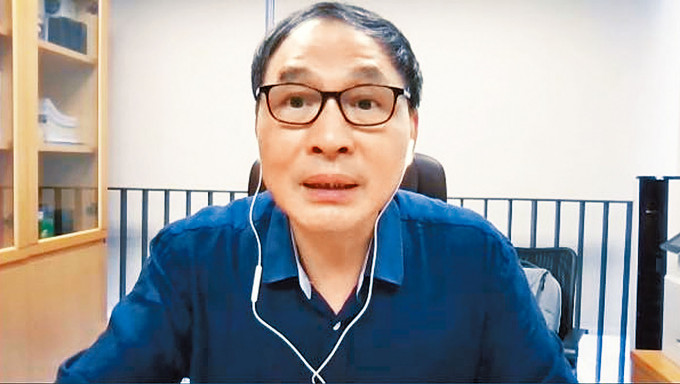 郑永年通过视频接受本报专访。