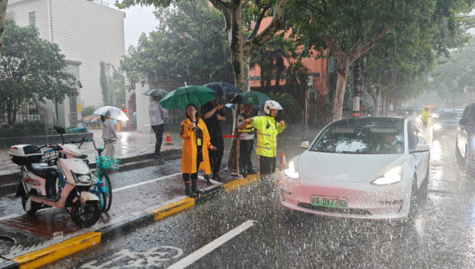 上海暴雨持续。　网图