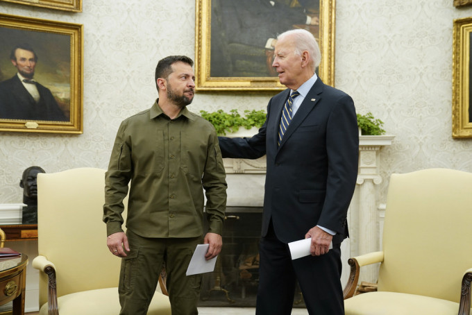 美国总统拜登早前与乌克兰总统泽连斯基会面。美联社