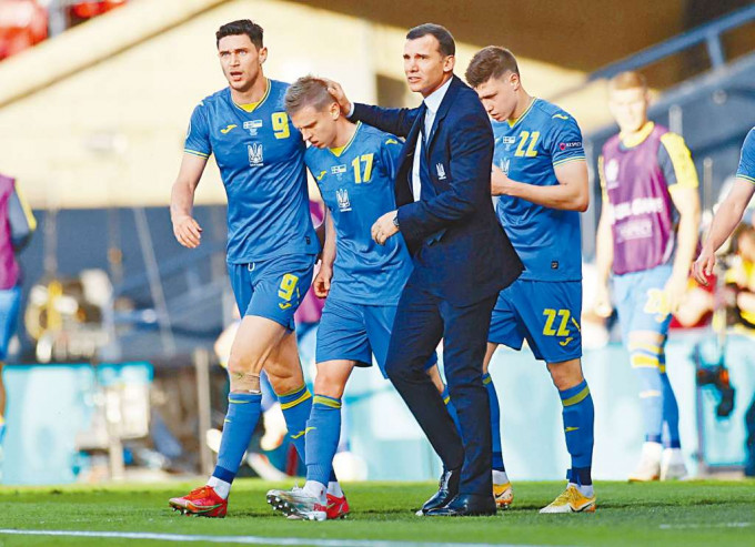 ■乌克兰教练舒夫真高(右)，期望以辛真高(左)效力曼城的英超经验，抵御三狮之爪。