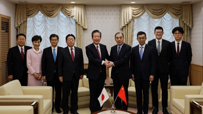 孔鉉佑（右四）辭行拜會日本朝野政黨主要負責人。