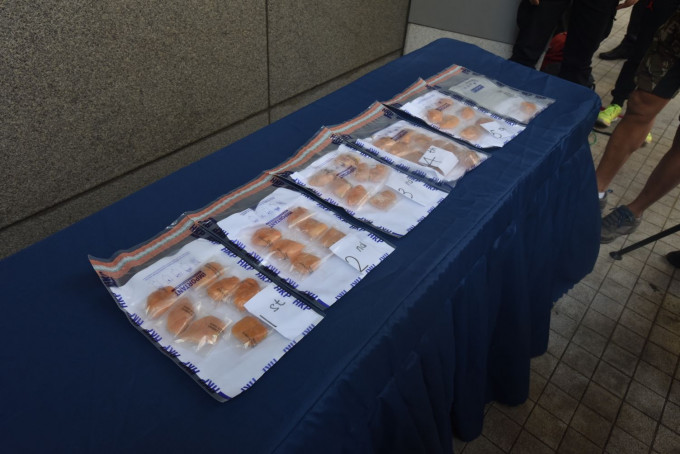 警方搜出38粒怀疑液态可卡因胶囊